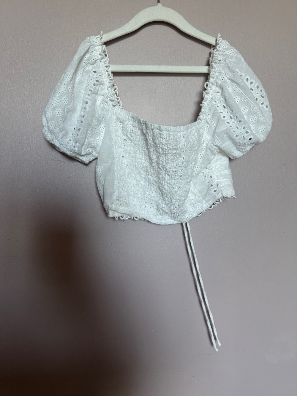 White Eyelet Ruched Puff-Sleeve Crop Top - Picture 4 of 4